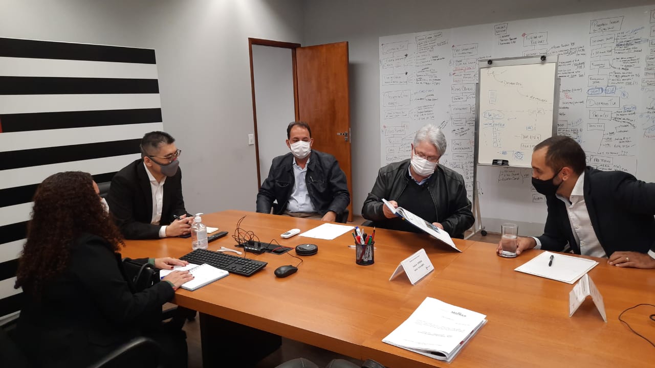 Prefeito Bica, e vereadores Zeca e Zildinha da Ambulância, em reunião em São Paulo - Foto: Divulgação