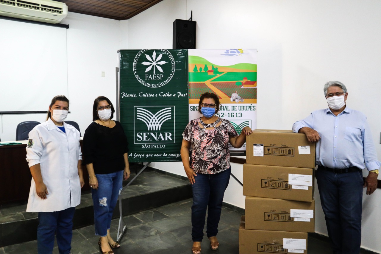 Prefeito Bica, Secretária Cristina Camargo, Enfermeira Leila e Presidente do Sindicato Rural Lourdes - Recebimento de 2.700 testes rápidos de COVID-19 fornecidos pela FAESP SENAR - Foto: Carina Costa