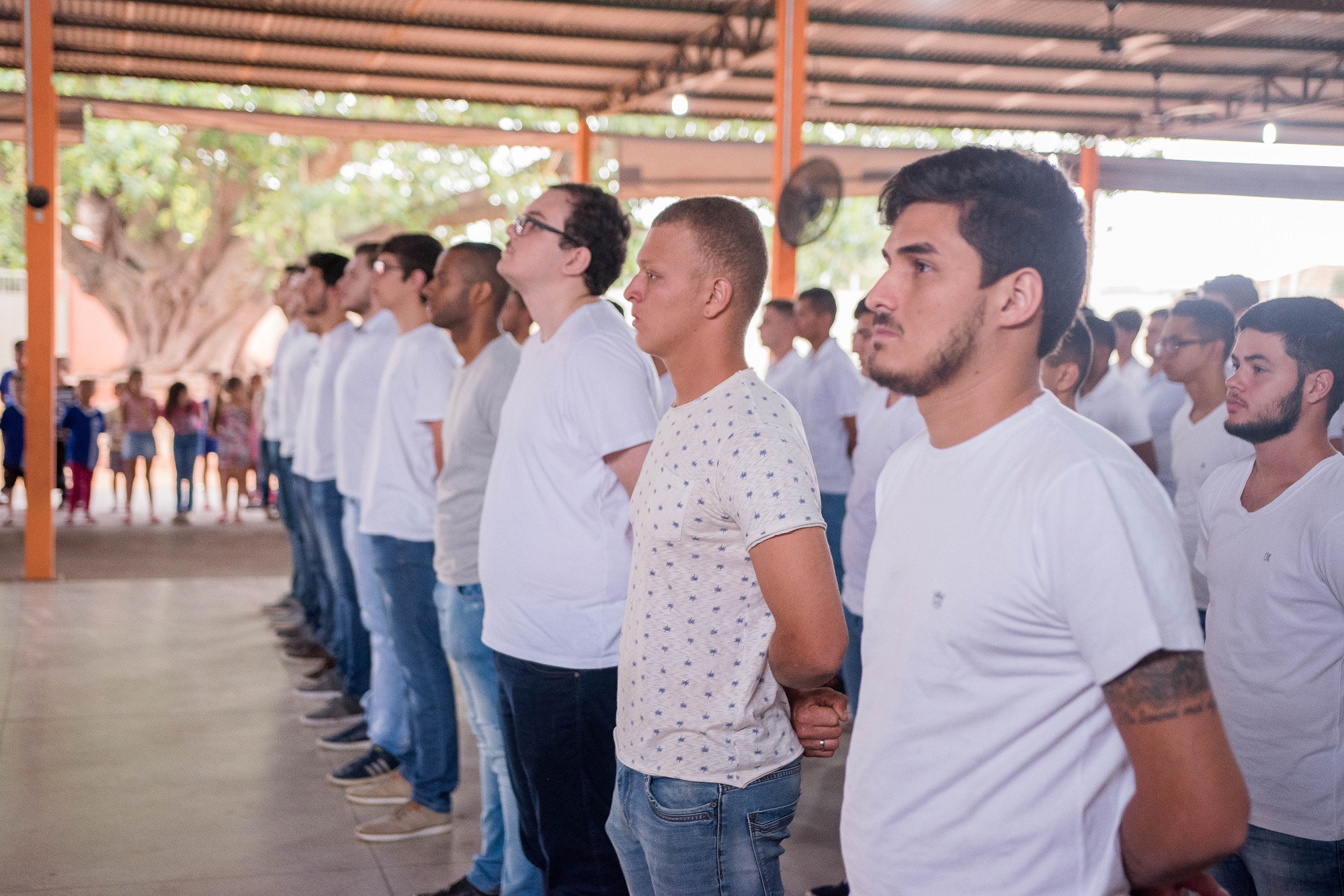 Jovens receberam certificado de dispensa nesta sexta-feira (14). Foto: Luís Fernando da Silva / Prefeitura Municipal de Urupês.