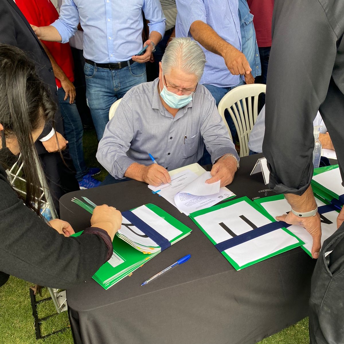 Prefeito Bica assina convênio com o programa Melhor Caminho, para recuperação de estradas rurais do município - Imagem: Divulgação