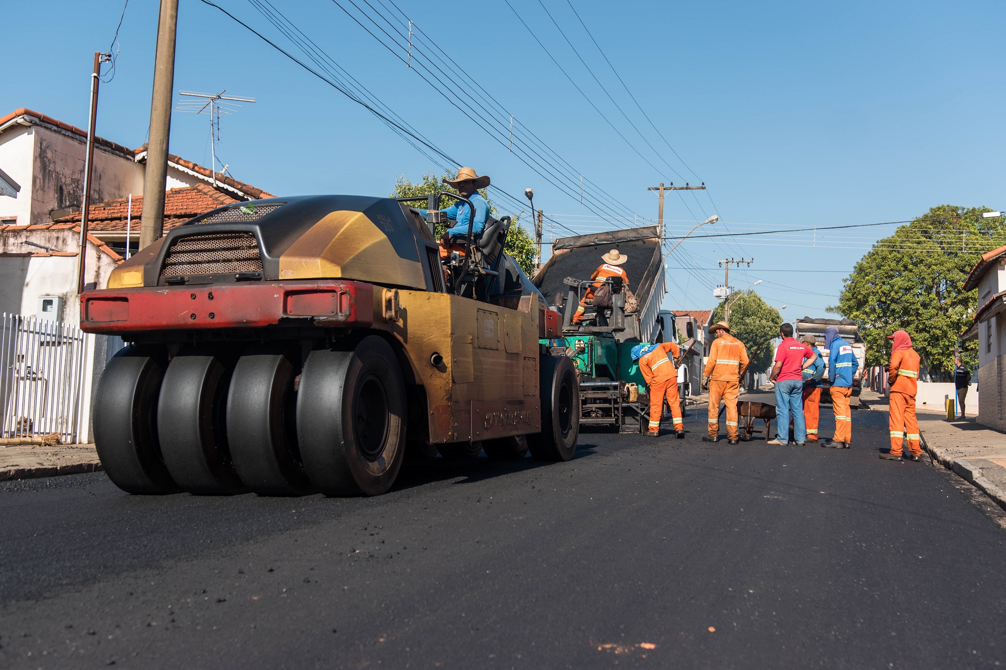 Obras seguem acontecendo no município por meio de empresa licitada para a realização das obras. Foto: Luís Fernando da Silva / Prefeitura Municipal de Urupês