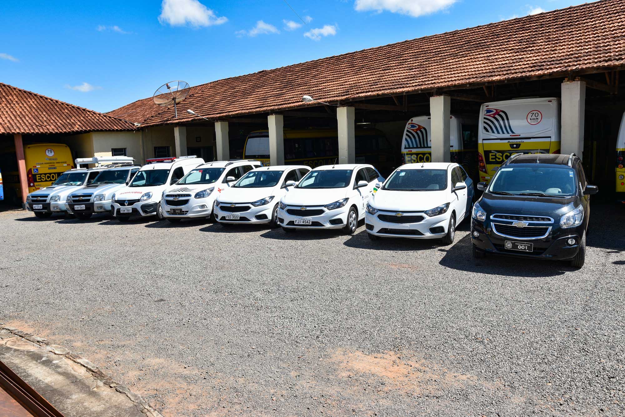 Parte dos Veículos adquiridos para o município que já estão em operação. Foto: Luís Fernando da Silva / Prefeitura Municipal de Urupês.