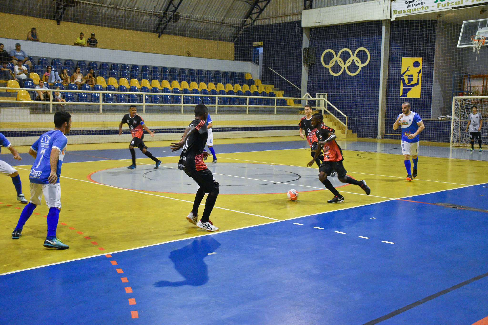 Jogo do Campeonato Municipal de Futsal 2019. Foto: Luís Fernando da Silva / Prefeitura de Urupês.