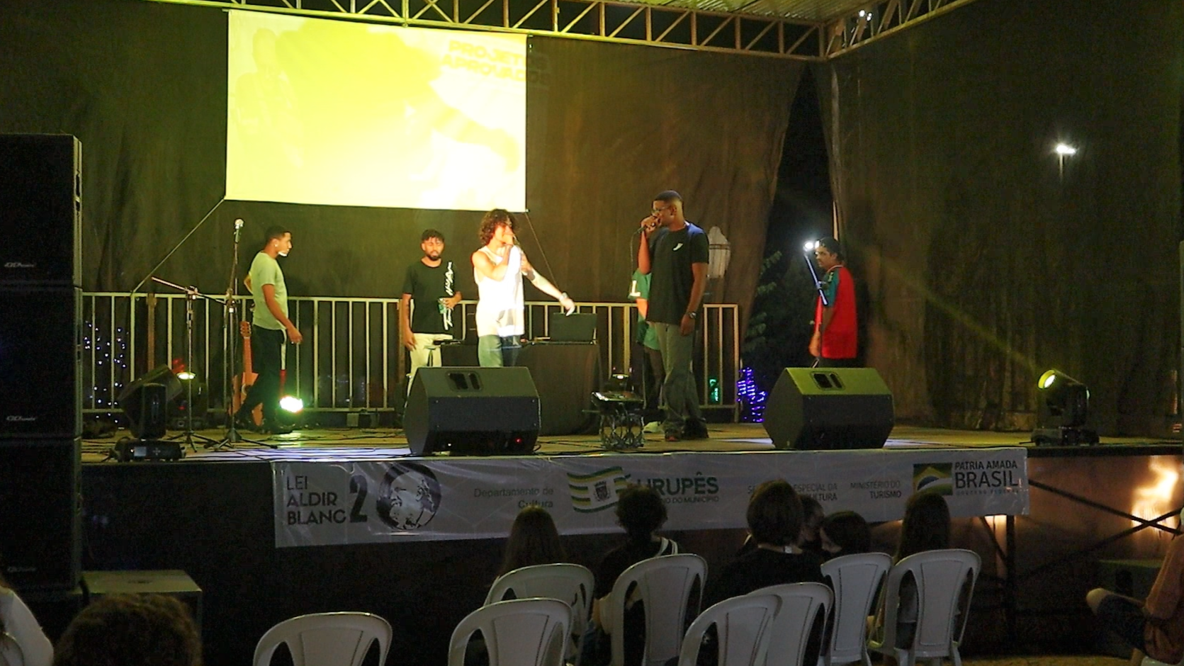 Apresentações de rap na praça. Imagem: Henrique Alonso Camilo / Prefeitura Municipal de Urupês