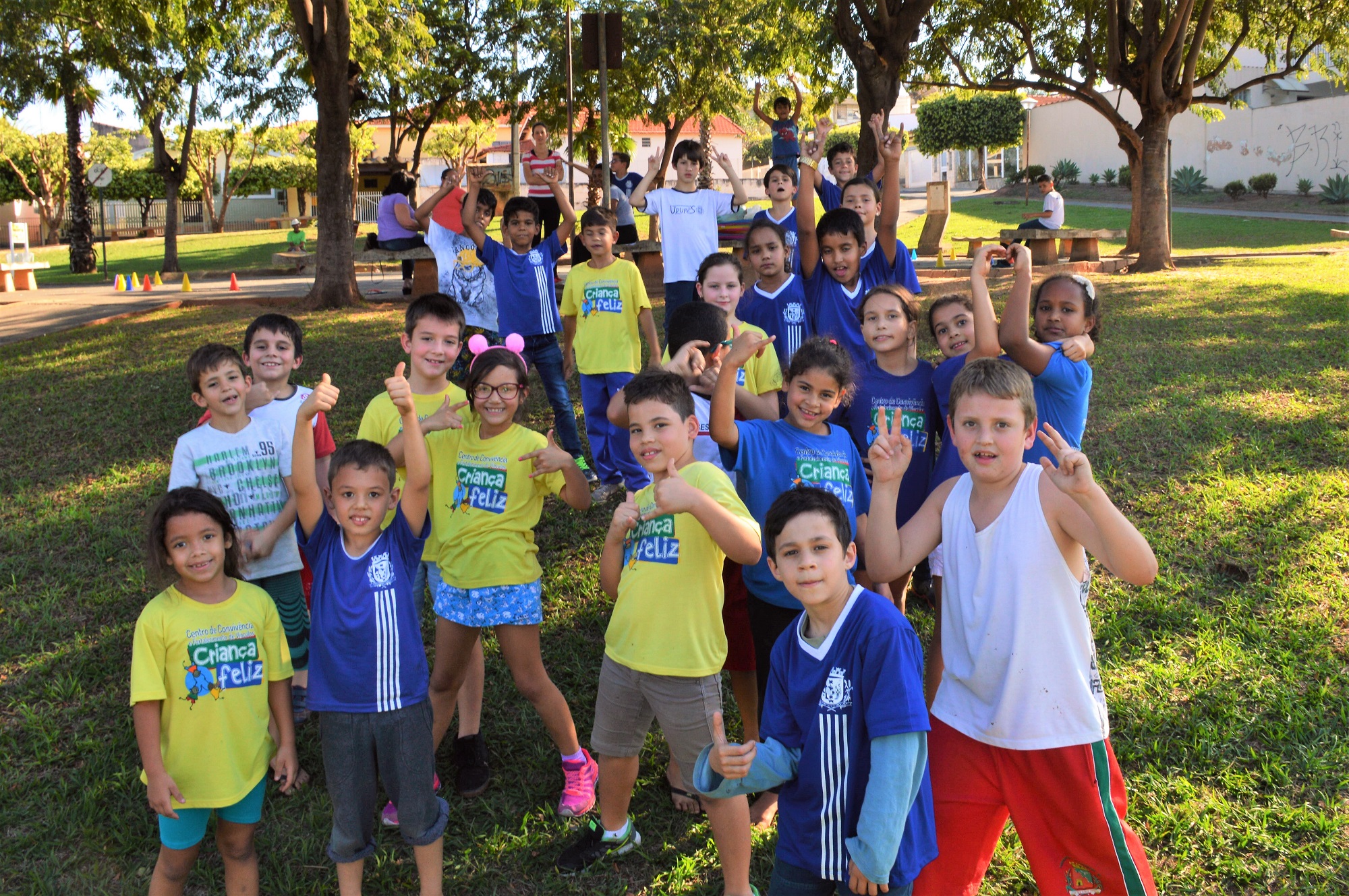 Alunos do Criança Feliz em atividade esportiva desenvolvida em parceria com o programa Atleta do Futuro do SESI-SP. Foto de 2018 por Luís Fernando da Silva / Prefeitura de Urupês