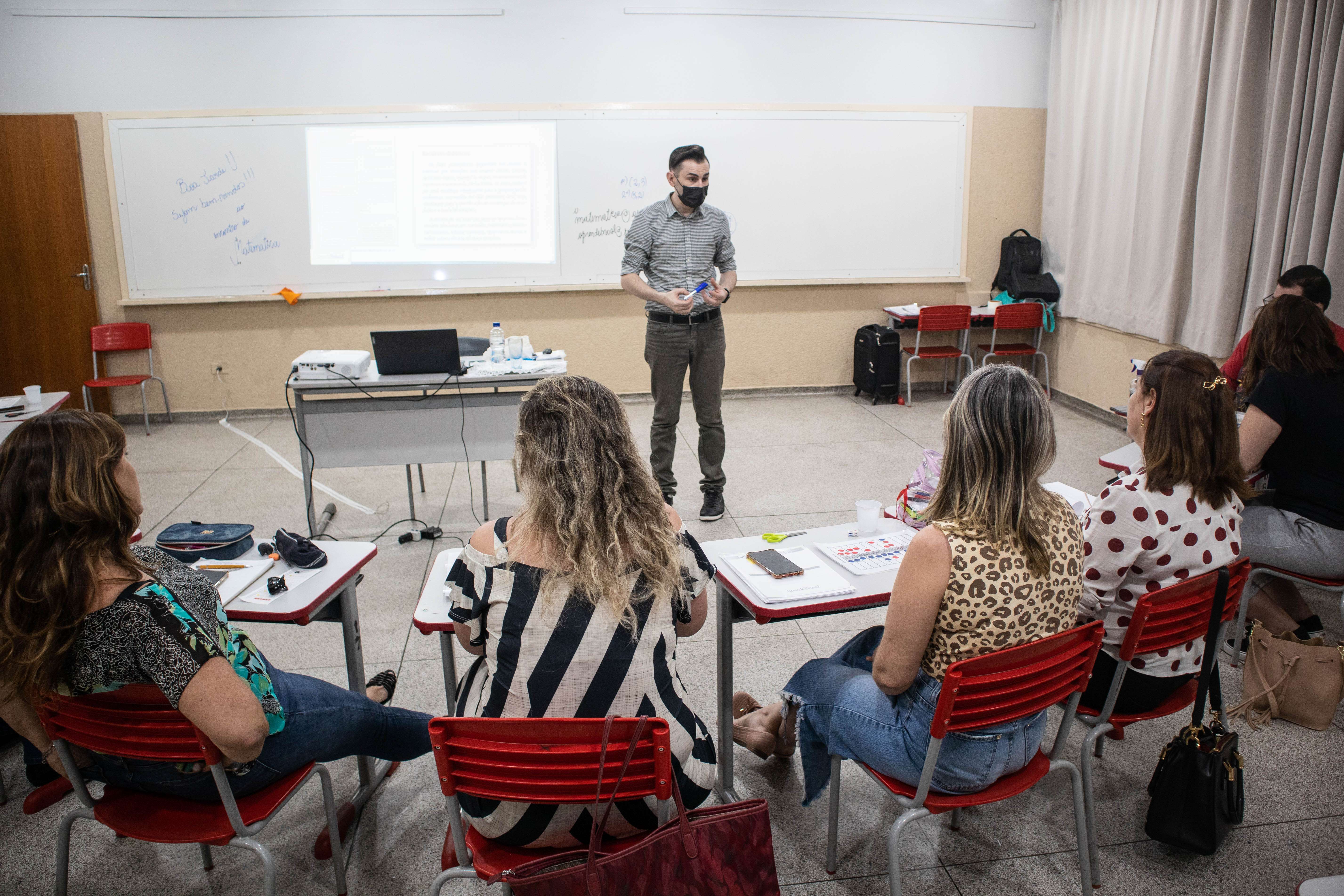 Professores passam por formação na EMEF Prof. Athayr da Silva Rosa. Foto: Henrique Alonso Camilo / Prefeitura Municipal de Urupês.