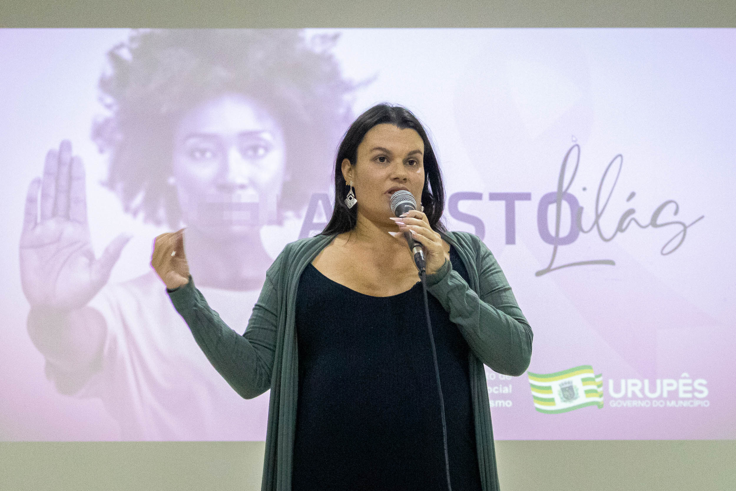 Sheila Borges, advogada palestrante desta quinta-feira (18). Foto: Luís Fernando da Silva / Prefeitura de Urupês