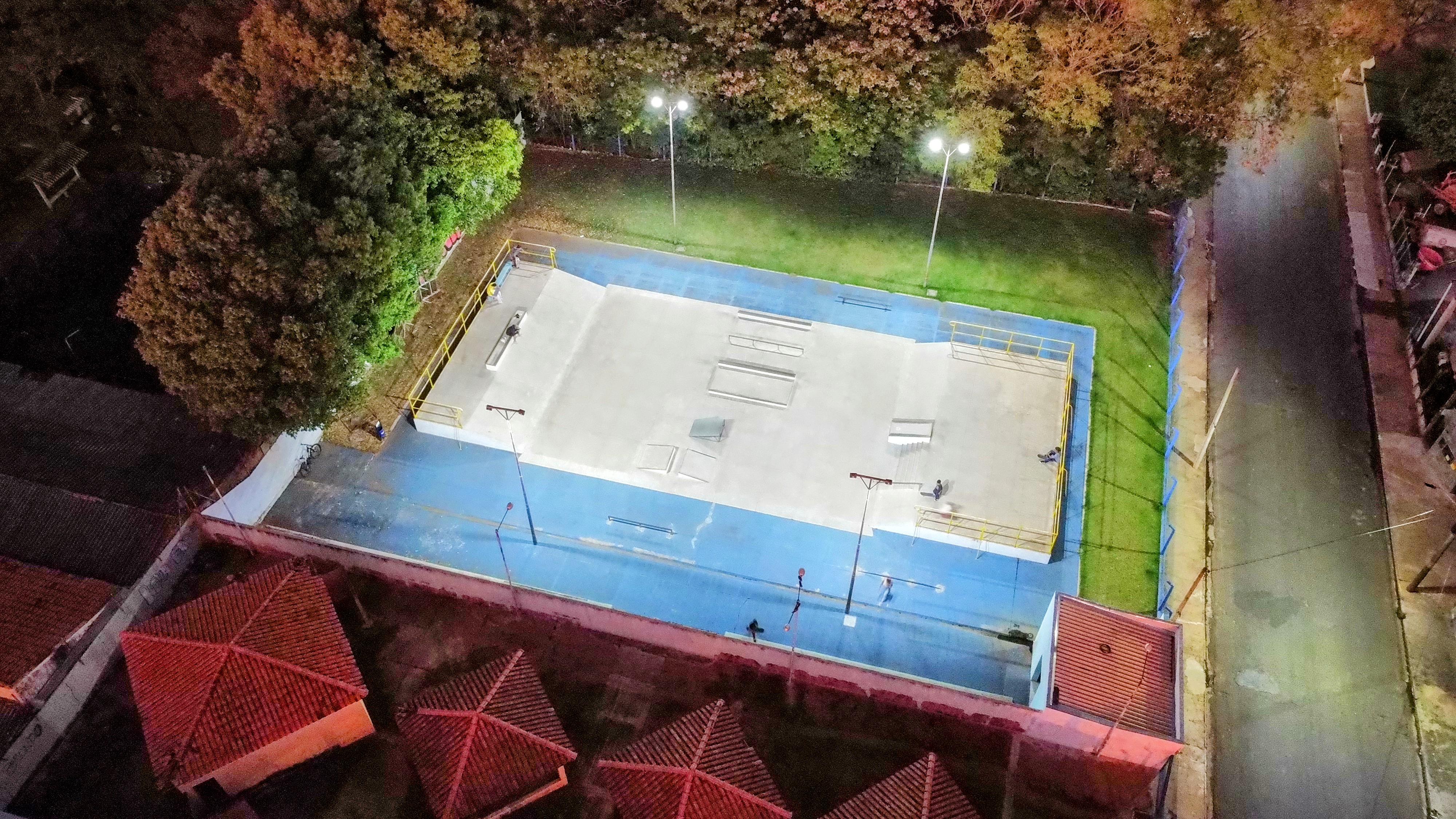 Vista aérea mostra nova iluminação do local. Foto: Luís Fernando da Silva / Prefeitura de Urupês