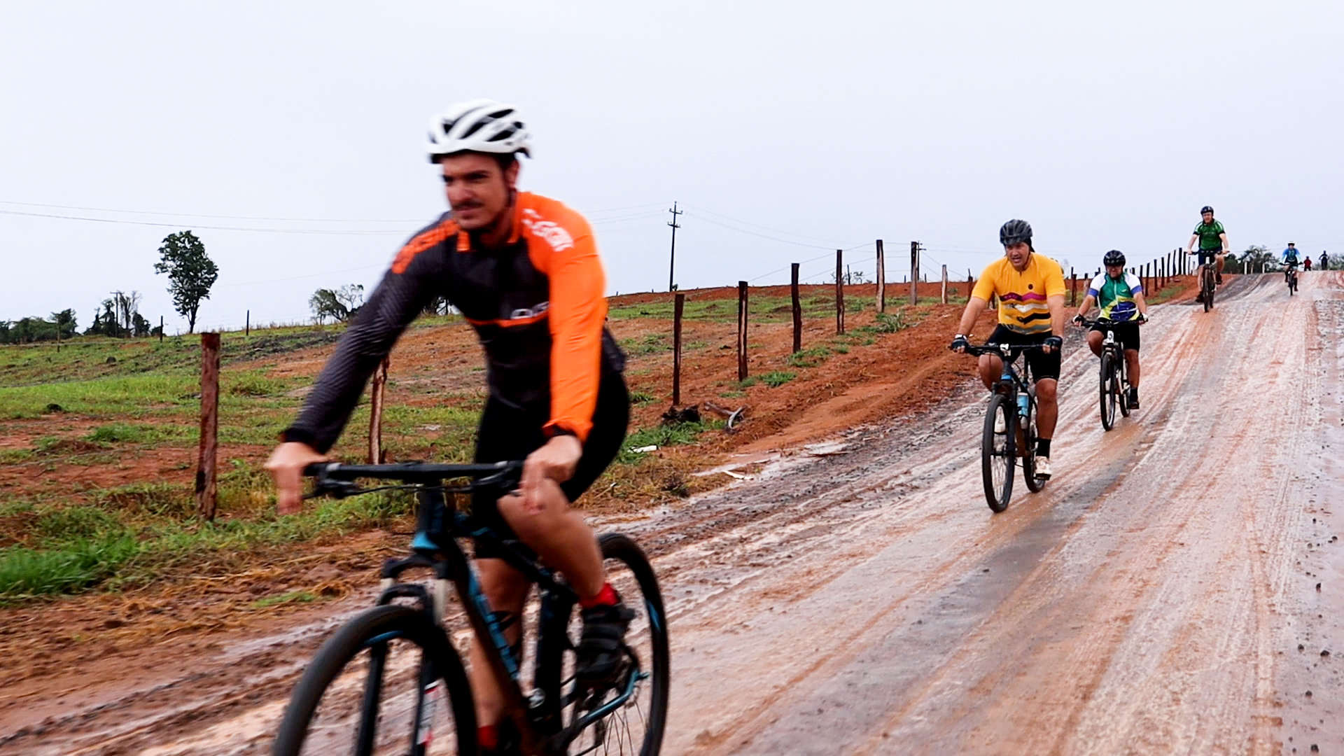 Ciclistas participantes do Cicloturismo em Urupês no dia 04/12 - Foto: Henrique Alonso Camilo - 