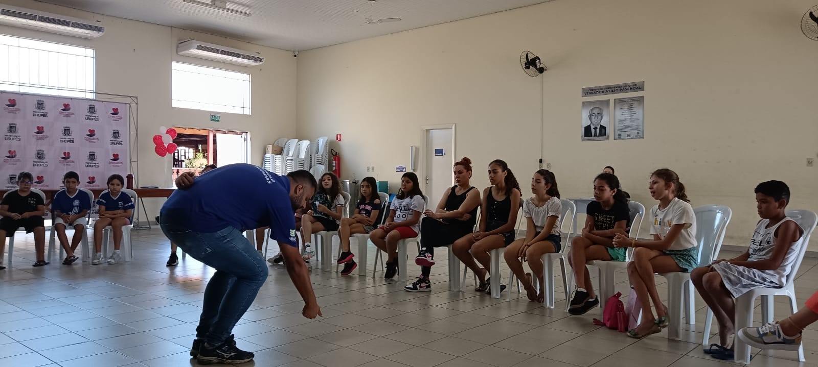 Mateus Basílio em Palestra na Semana de Mobilização Social com o pessoal do Projeto Guri em Urupês - Foto: Luís Fernando da Silva