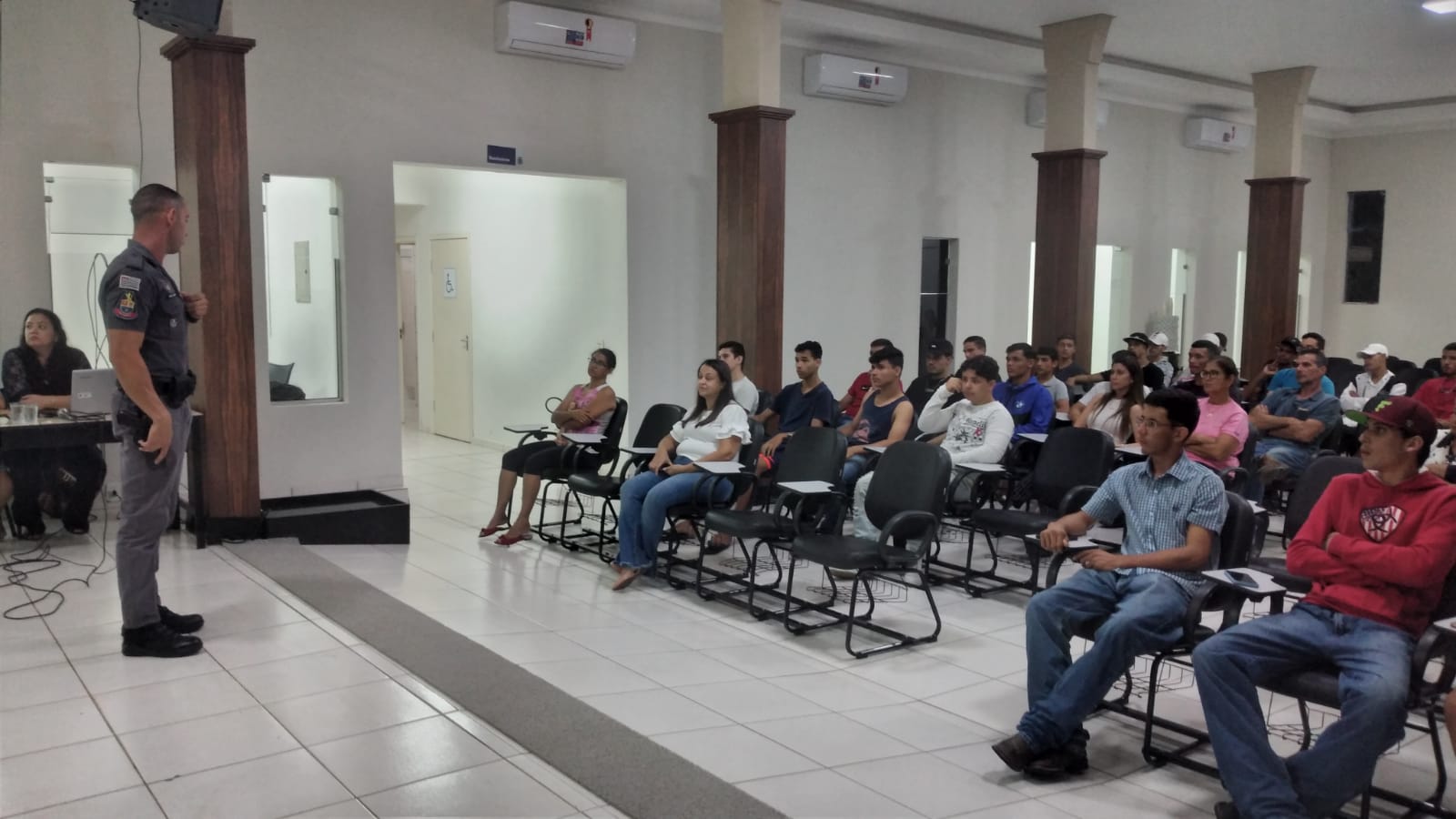 Policial Militar do Município em palestra para a população - Imagem Divulgação