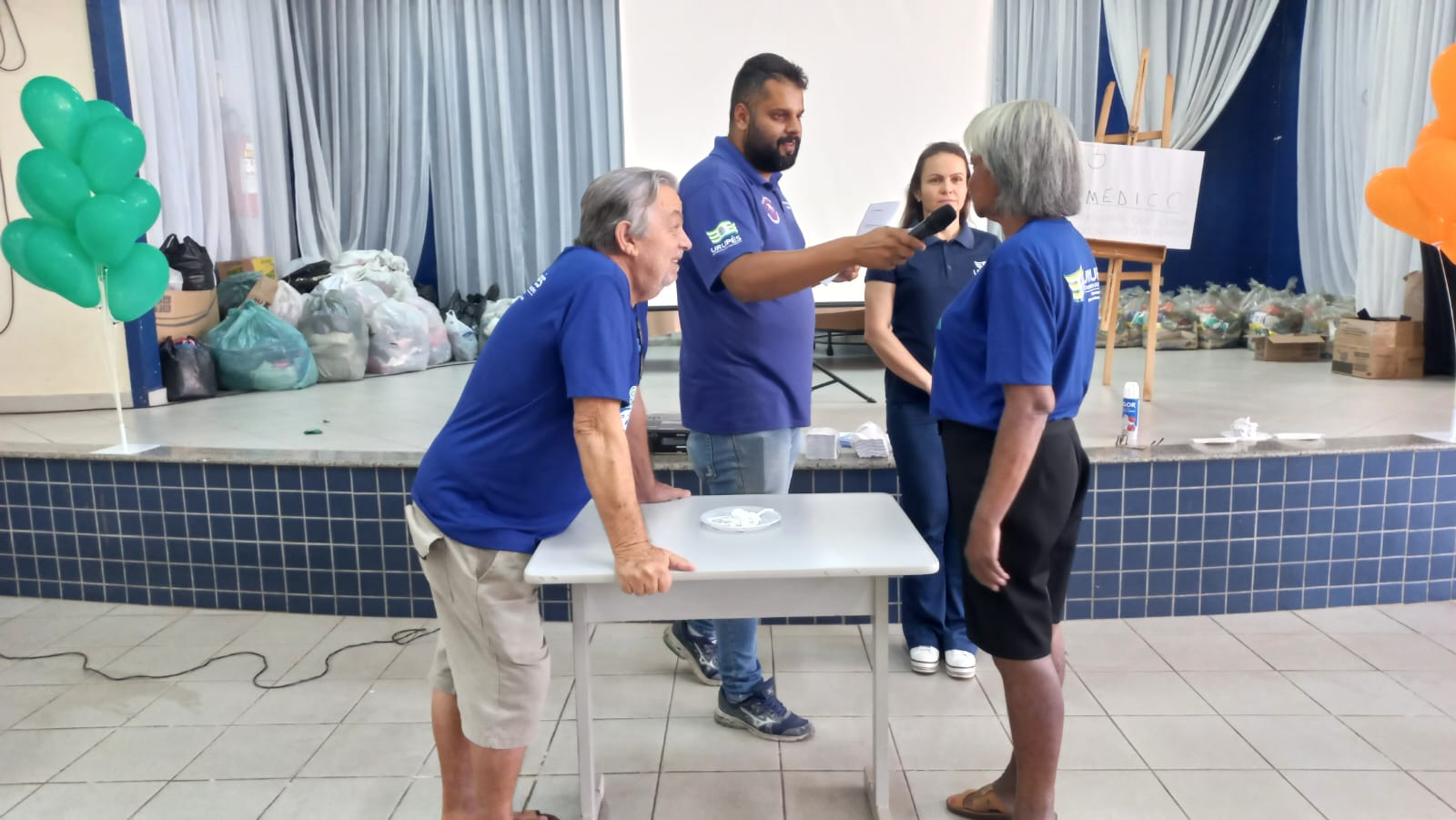 Participantes da Melhor Idade em Jogo Torta na Cara - Sobre o Tema Dengue- Imagem Divulgação