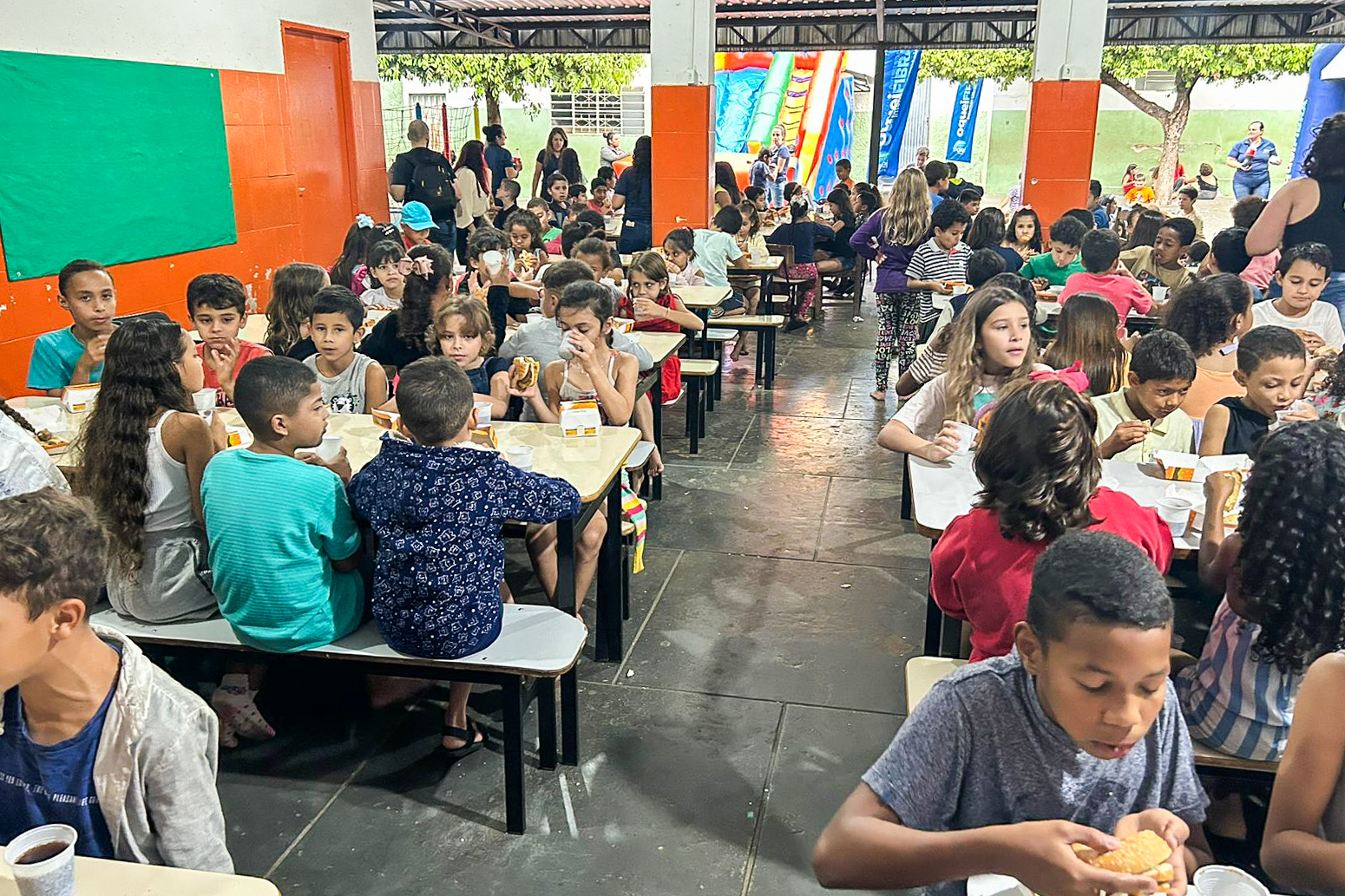 Crianças do Projeto No Mac Dia Feliz em Urupês - imagem Divulgação