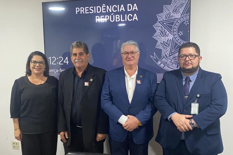 Imagem Divulgação - Diretora de Saúde Cristina Camargo, Presidente da Câmara Rubens Serradilha, Prefeito Bica e Jaderson Nogueira Braga Assessor de Assuntos Federativos da Presidência da Republica