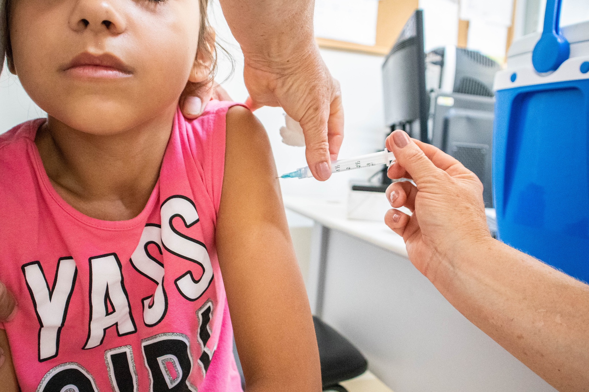 Vacinação aconteceu na UBS Central e atendeu cerca de 200 crianças e adolescentes. Foto: Henrique Alonso Camilo / Prefeitura Municipal de Urupês.
