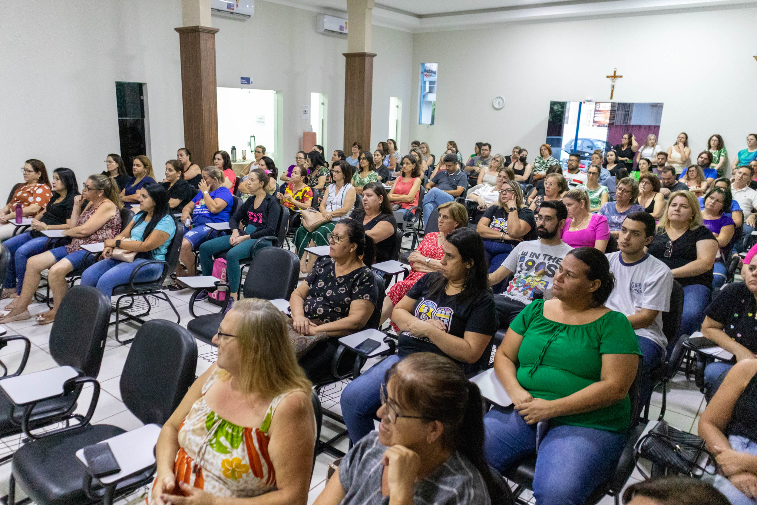 Professores e membros de comunidade interessada participaram da ação. Foto: Luís Fernando da Silva / Prefeitura Municipal de Urupês.