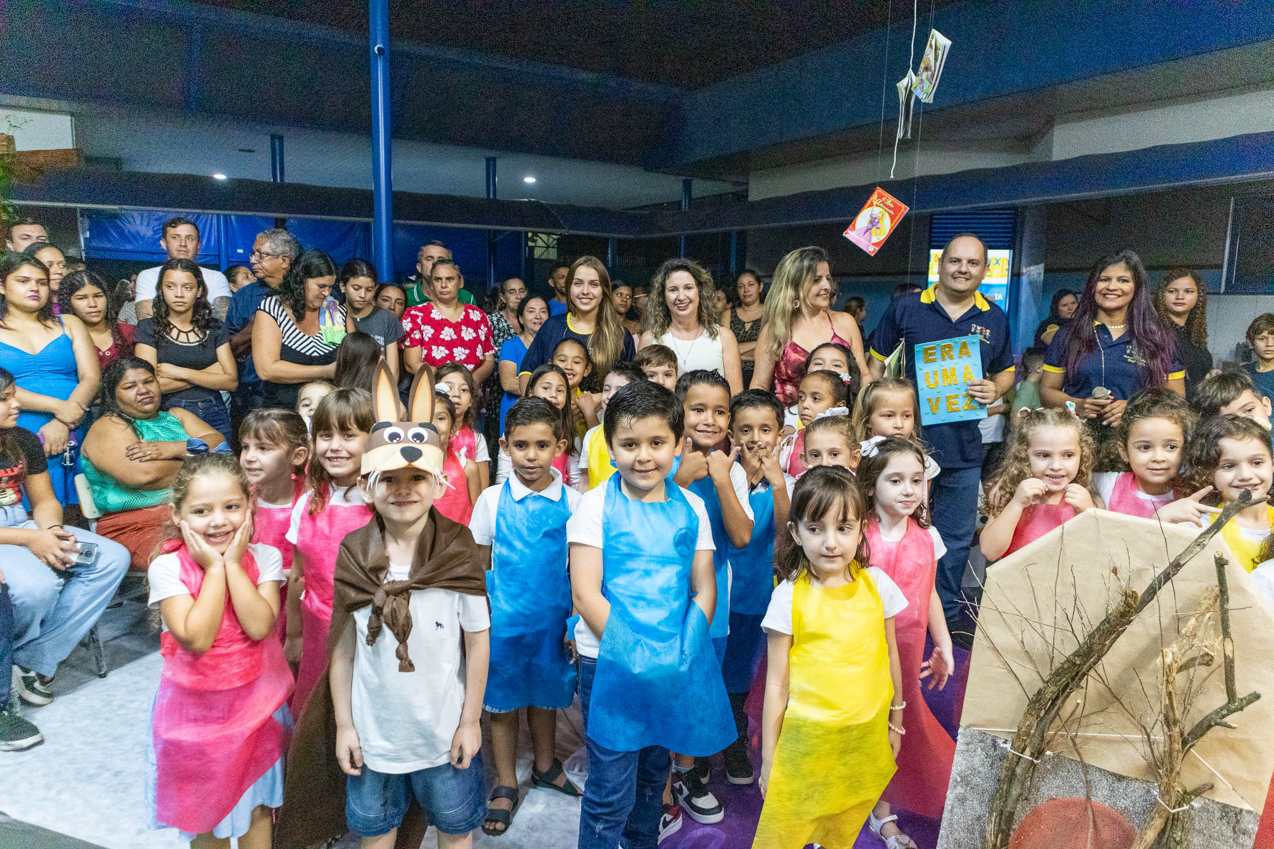 Apresentação dos três porquinhos e o Lobo Mal - Alunos do Pré II - Foto: Carina Costa