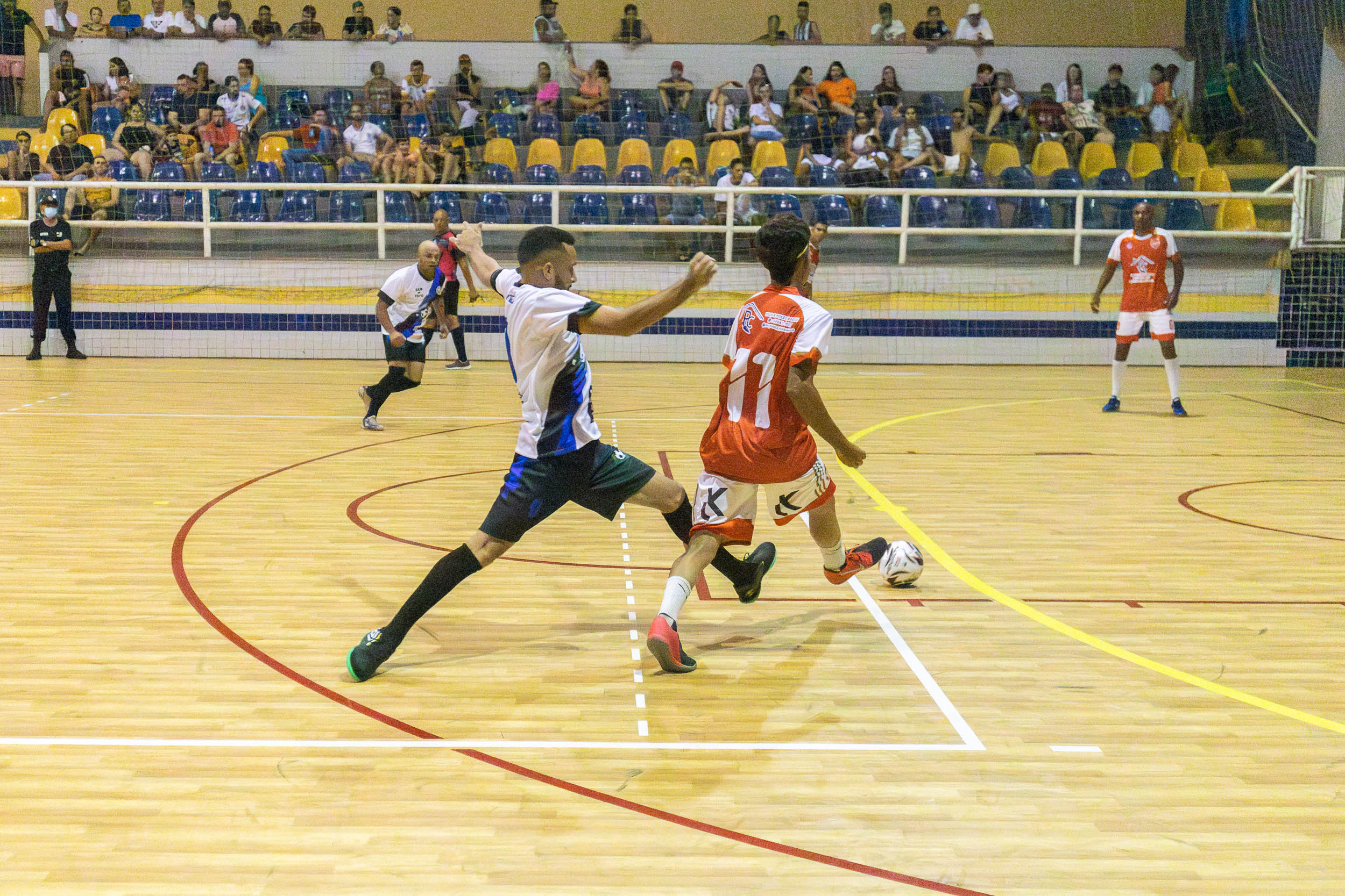 Primeiro Jogo do Campeonato Municipal de Futsal de Urupês - na Quadra Coberta - Times em Quadra: Inter e Arsenal - Foto: Henrique Alonso Camilo