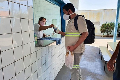 Entrega de Kit Alimentação Escolar em 2020 em Urupês - Foto: Thomas Moutropoulos