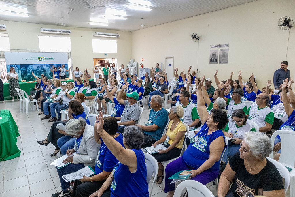 Idosos votam em representantes do município para fase estadual. Foto: Luís Fernando da Silva / Prefeitura Municipal de Urupês.