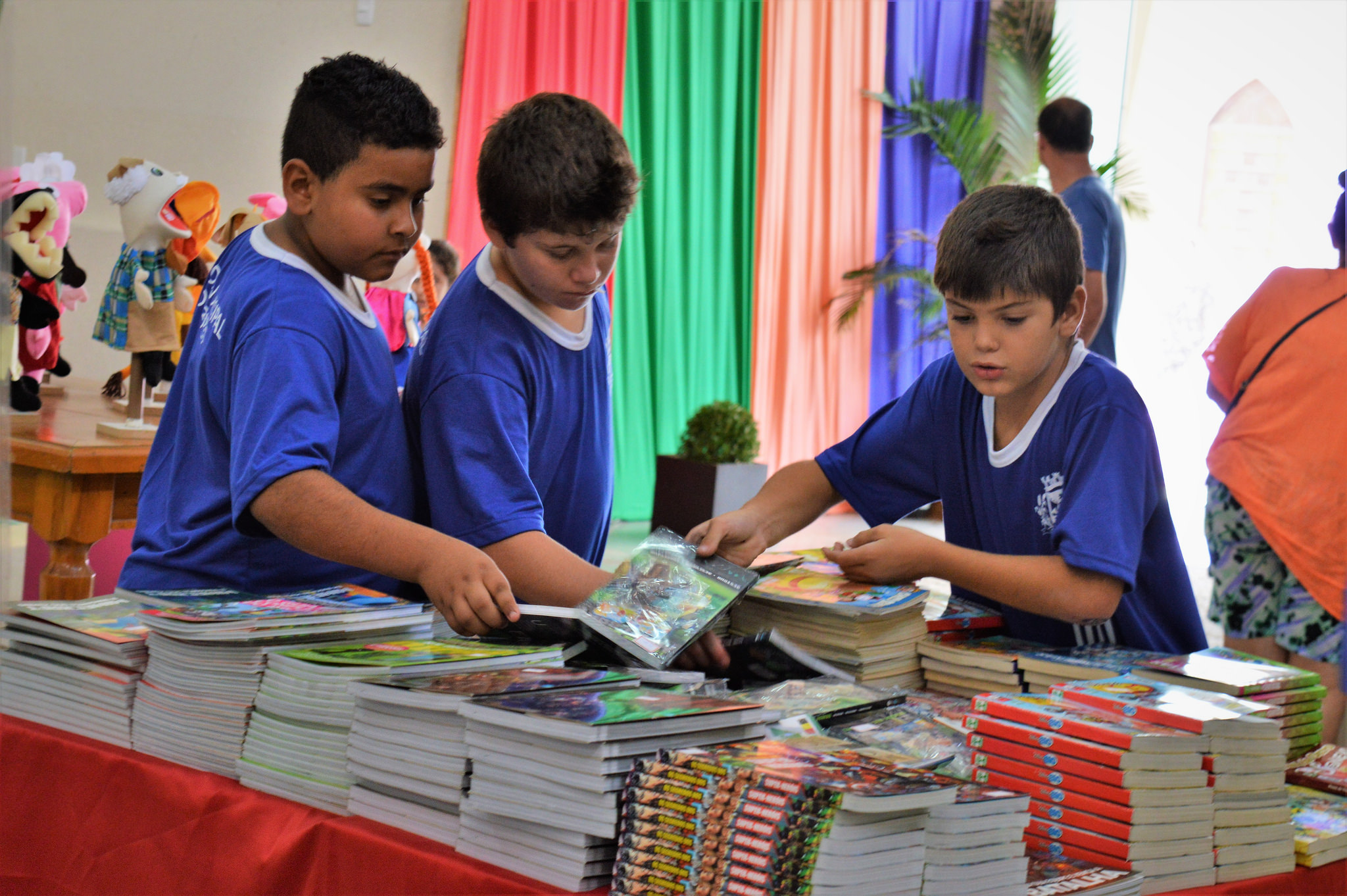 Feira do Livro de 2017 foi sucesso e reuniu centenas de pessoas. Foto: Luís Fernando da Silva / Prefeitura Municipal de Urupês.