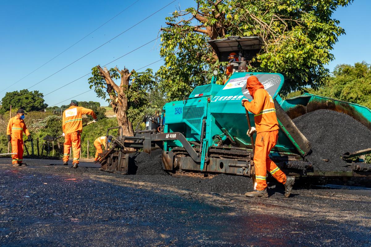 Maior ação de recape asfáltico da história de Urupês já alcançou 47 ruas de 23 bairros