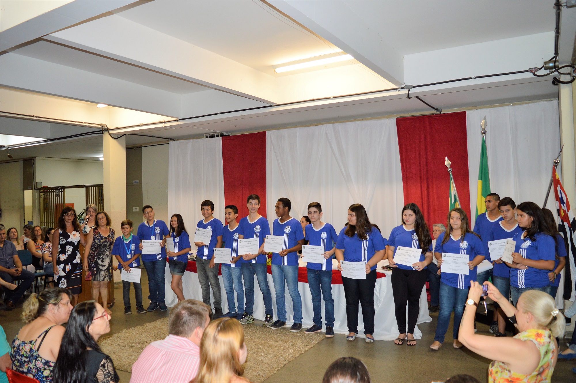 Dezenas de alunos receberam premiação interna da escola pelo sucesso em diversos projetos educacionais.
