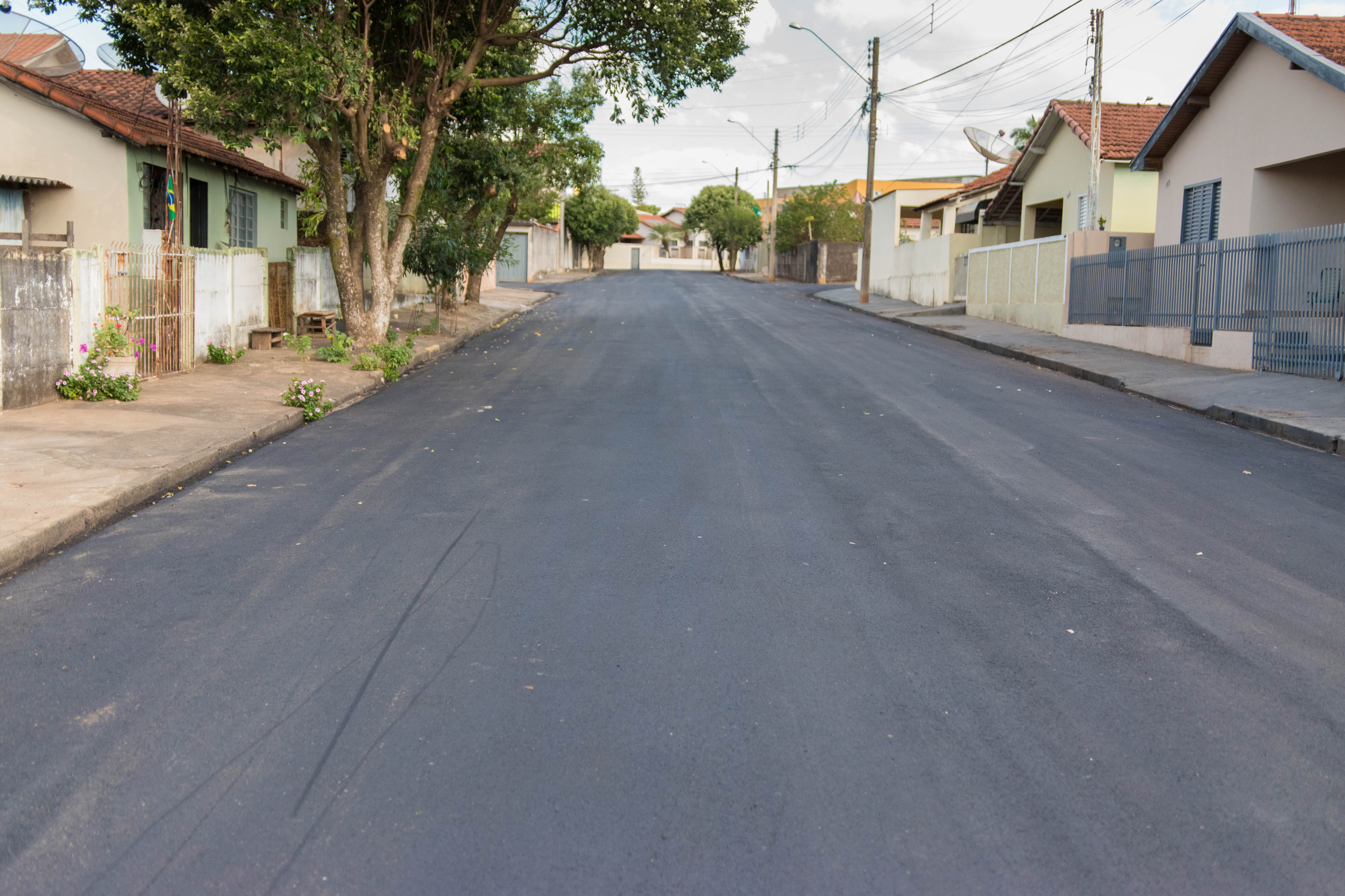 Mais de 20% das vias licitadas já foram recapeadas nesta primeira fase. Com a chegada de novos recursos, mais ruas deverão receber as obras. Foto: Henrique Alonso Camilo / Prefeitura Municipal de Urupês.