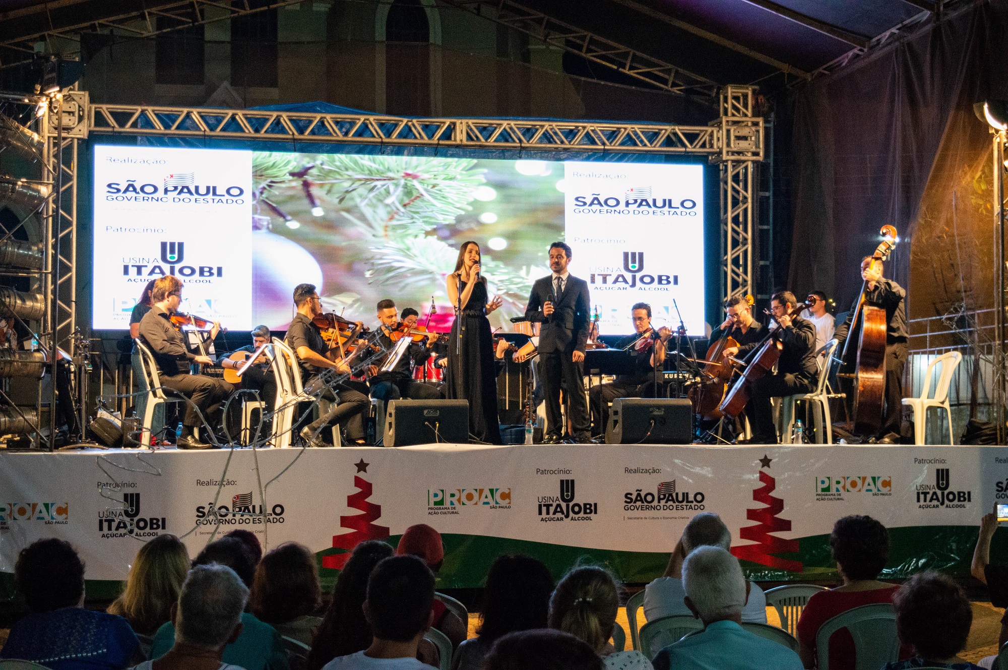 Apresentações musicais emocionaram jovens e adultos. Foto: Luís Fernando da Silva / Prefeitura Municipal de Urupês.