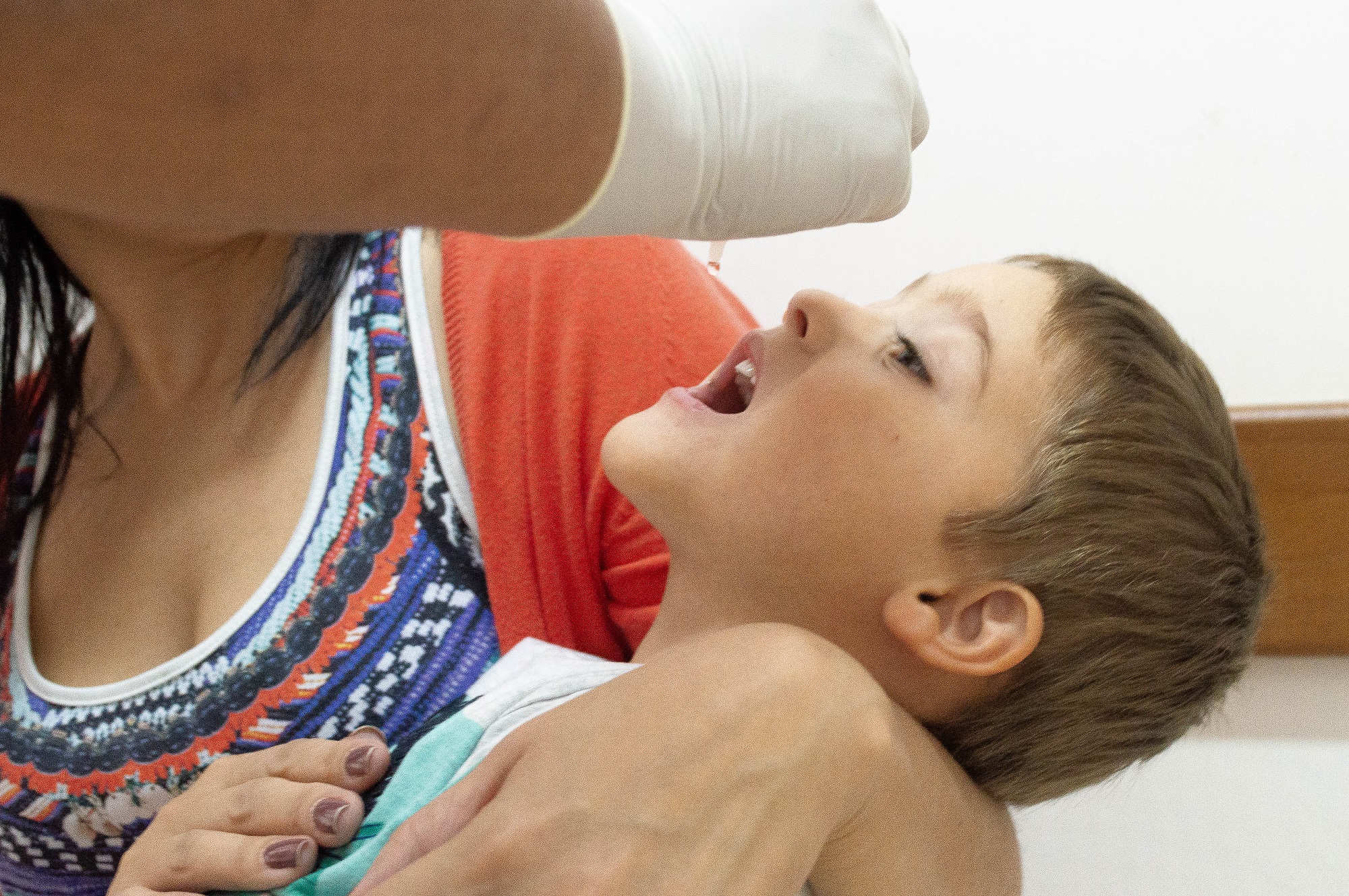 Criança é vacinada em Campanha em agosto de 2018. Foto: Luís Fernando da Silva / Prefeitura Municipal de Urupês