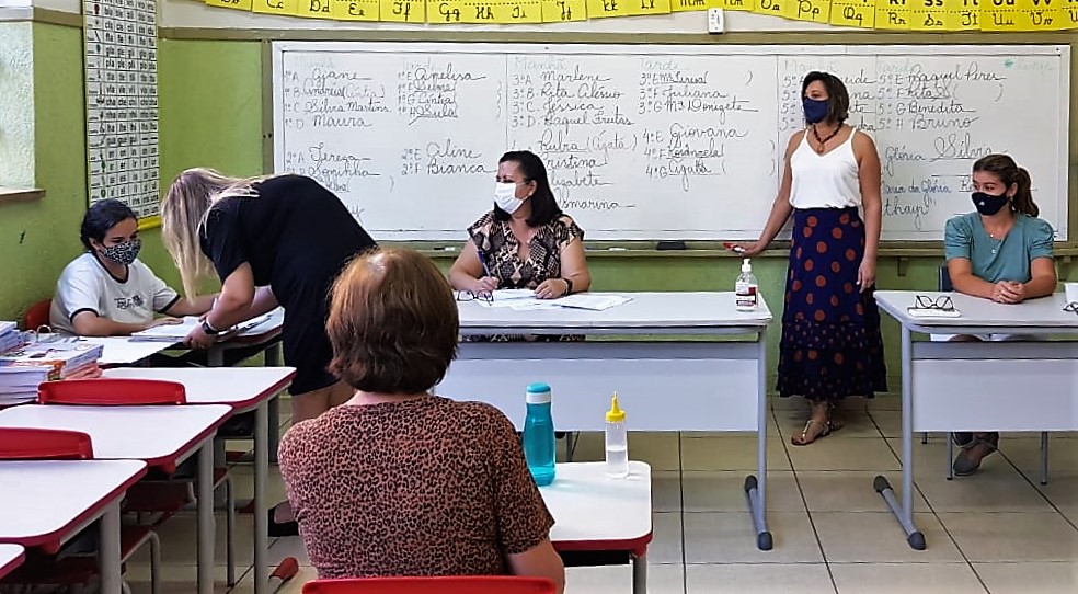 Atribuição de aulas para o ano de 2021 na Escola Municipal Maria Da Glória Robert Lima de Almeida - Foto: Carina Costa