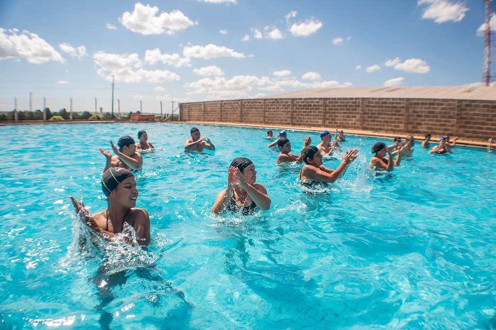 Piscina é disponibilizada gratuitamente para população aos finais de semana. Foto: Luís Fernando da Silva / Prefeitura Municipal de Urupês.