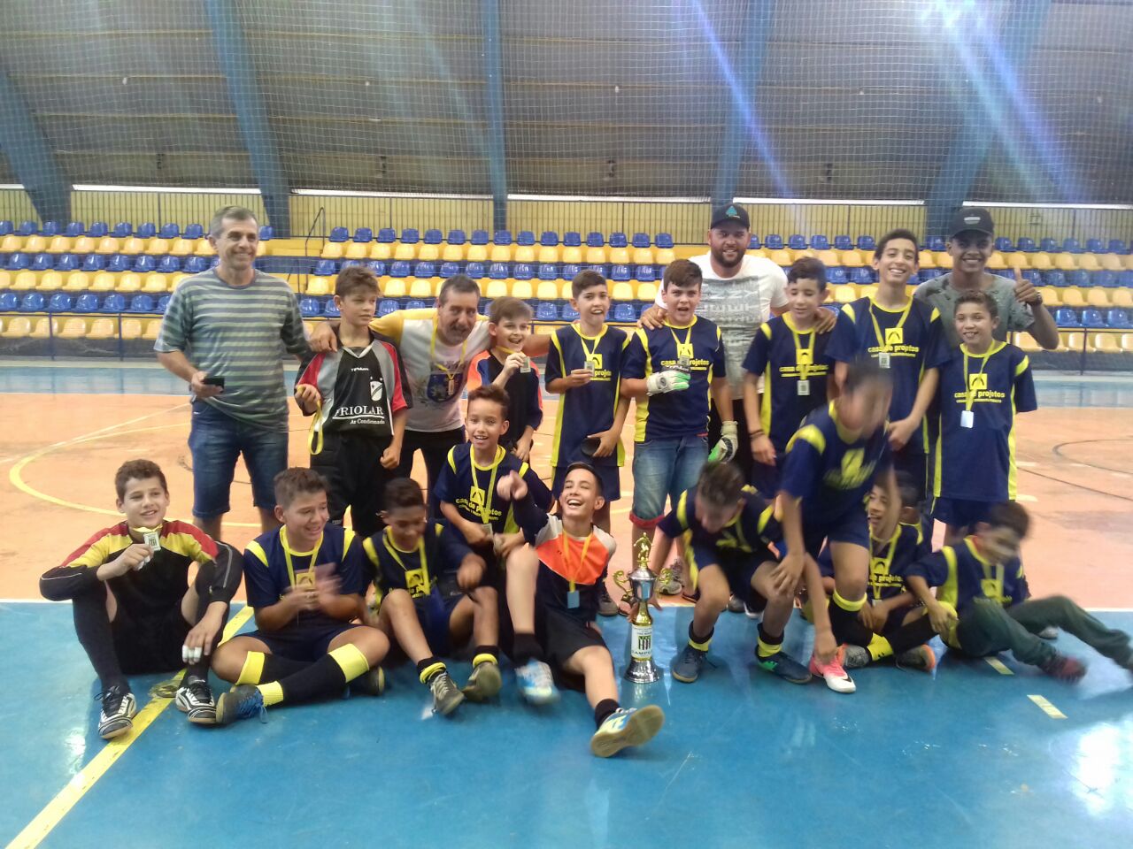 Equipe pré-mirim do futsal urupeense que foi campeã de sua categoria no Regional Menores.