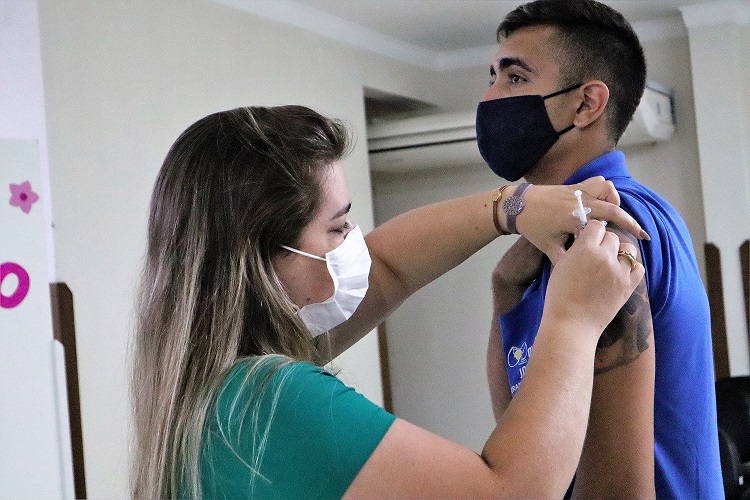 Noite de Vacinação na Estratégia Saúde da Família Dr. Xisto Albarelli Rangel - Foto: Carina Costa