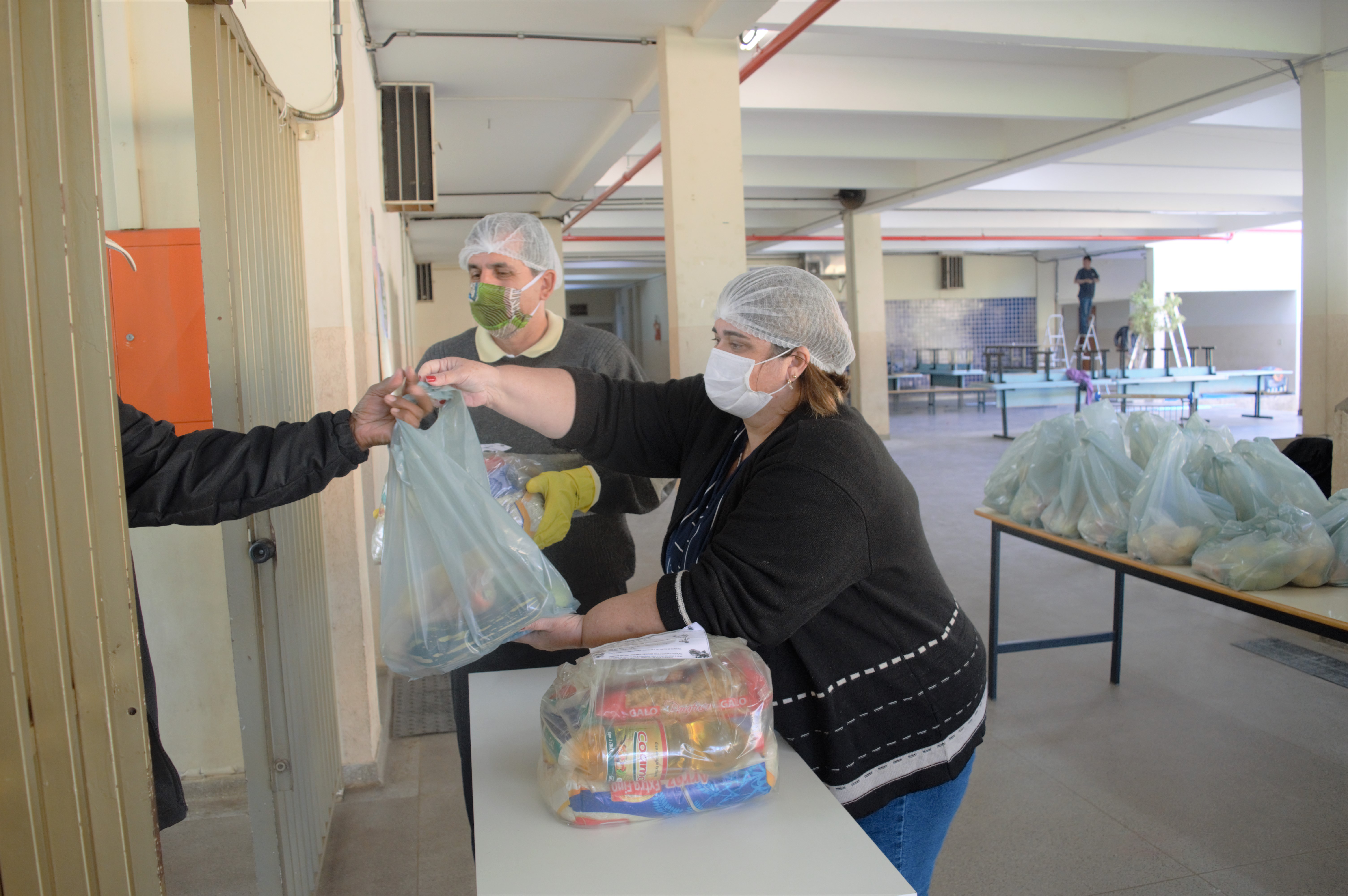 Entrega dos kits de alimentação na escola Prof. Athayr Da Silva Rosa - Foto: Carina Costa