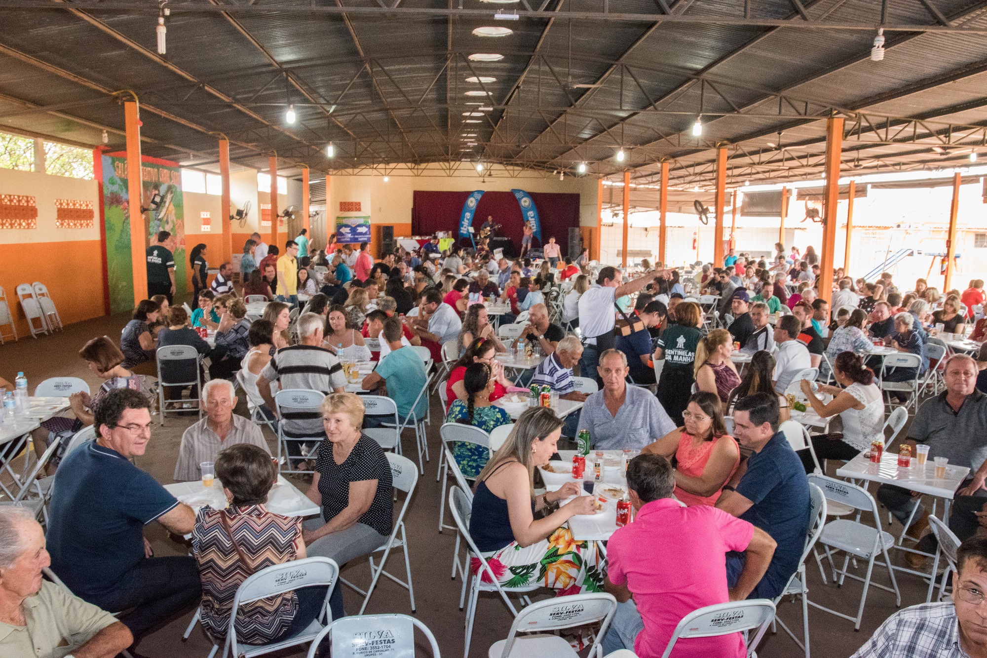 Almoço reuniu cerca de 300 pessoas e teve renda completamente revertida ao Hospital São Lourenço de Urupês. Foto: Luís Fernando da Silva / Prefeitura Municipal de Urupês