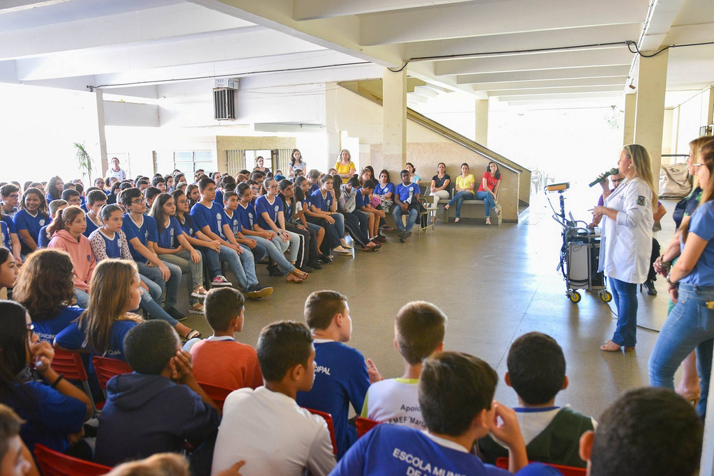 Palestra que aconteceu na escola Athayr da Silva Rosa. Foto: Luís Fernando da Silva / Prefeitura Municipal de Urupês