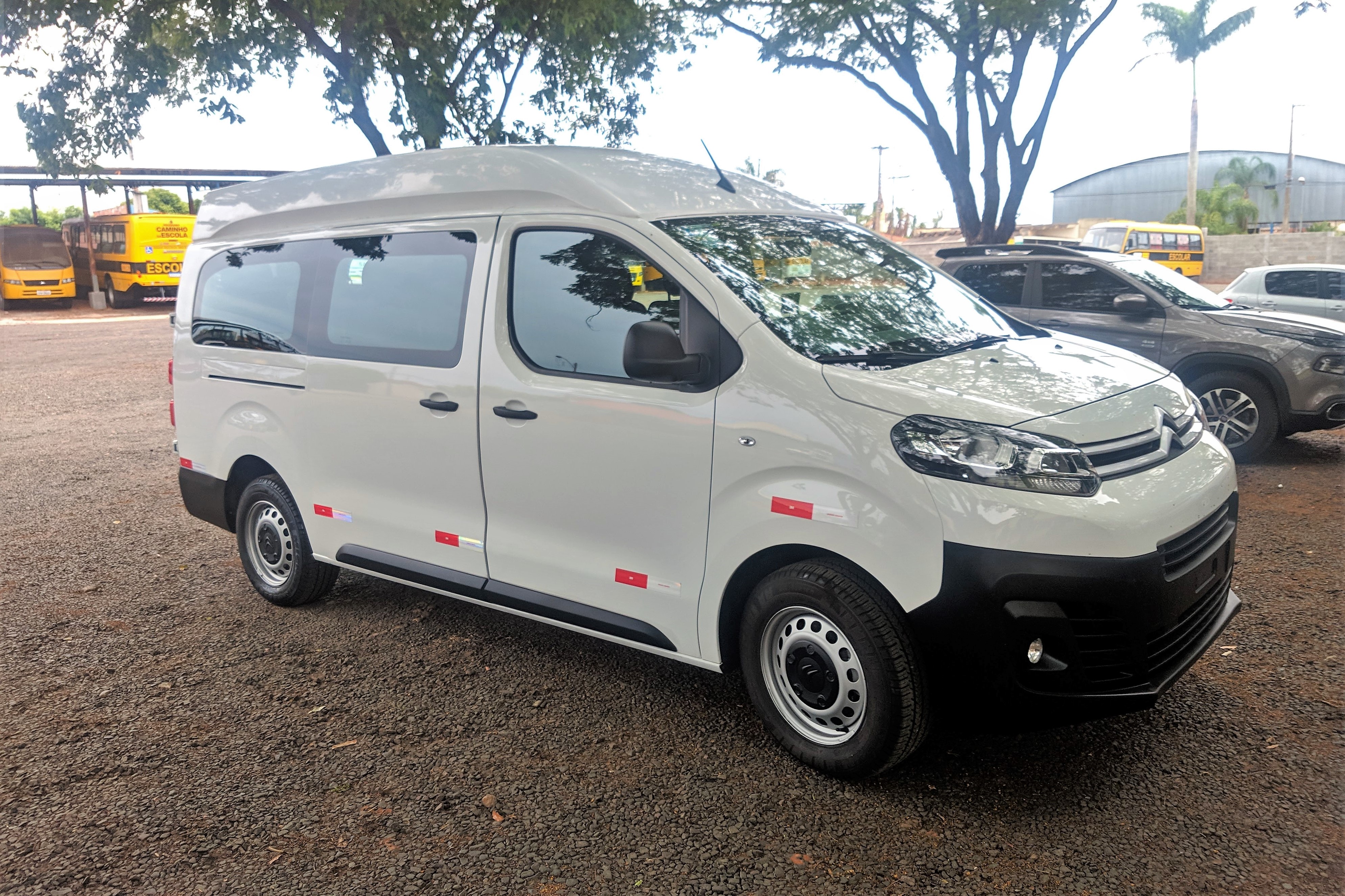 Novo veículo que será utilizado para o transporte de passageiros do SUS. Foto: Luís Fernando da Silva / Prefeitura Municipal de Urupês