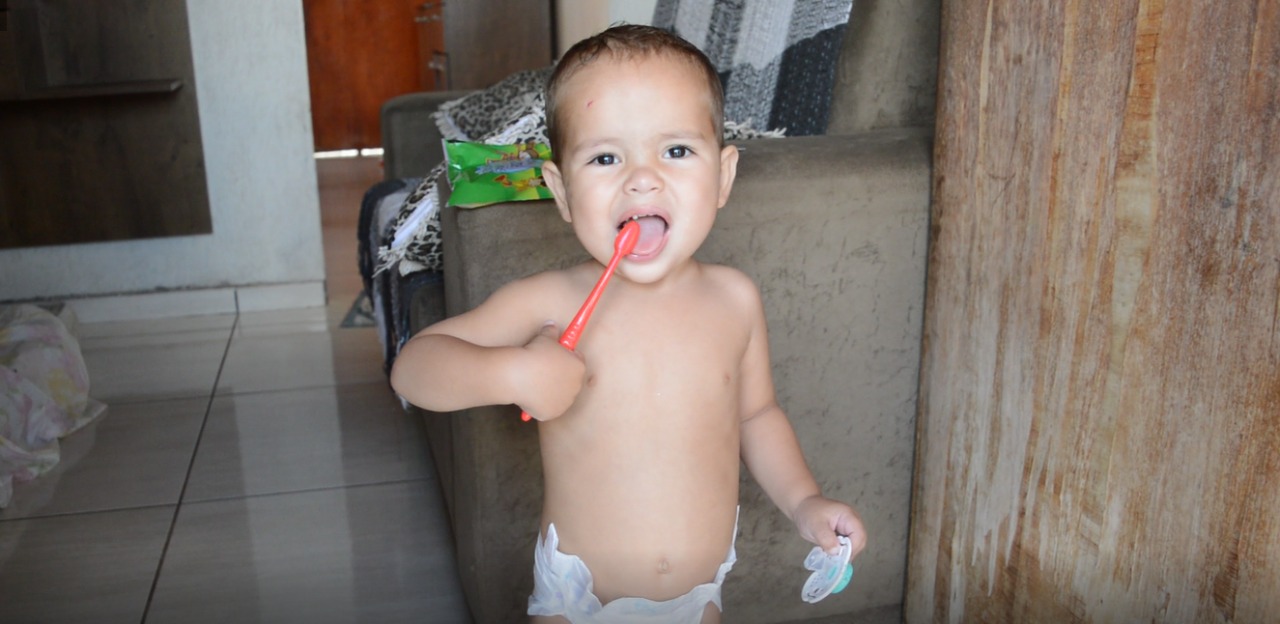 Entrega dos kits de higiene bucal para crianças da primeira infância  Foto: Carina Costa