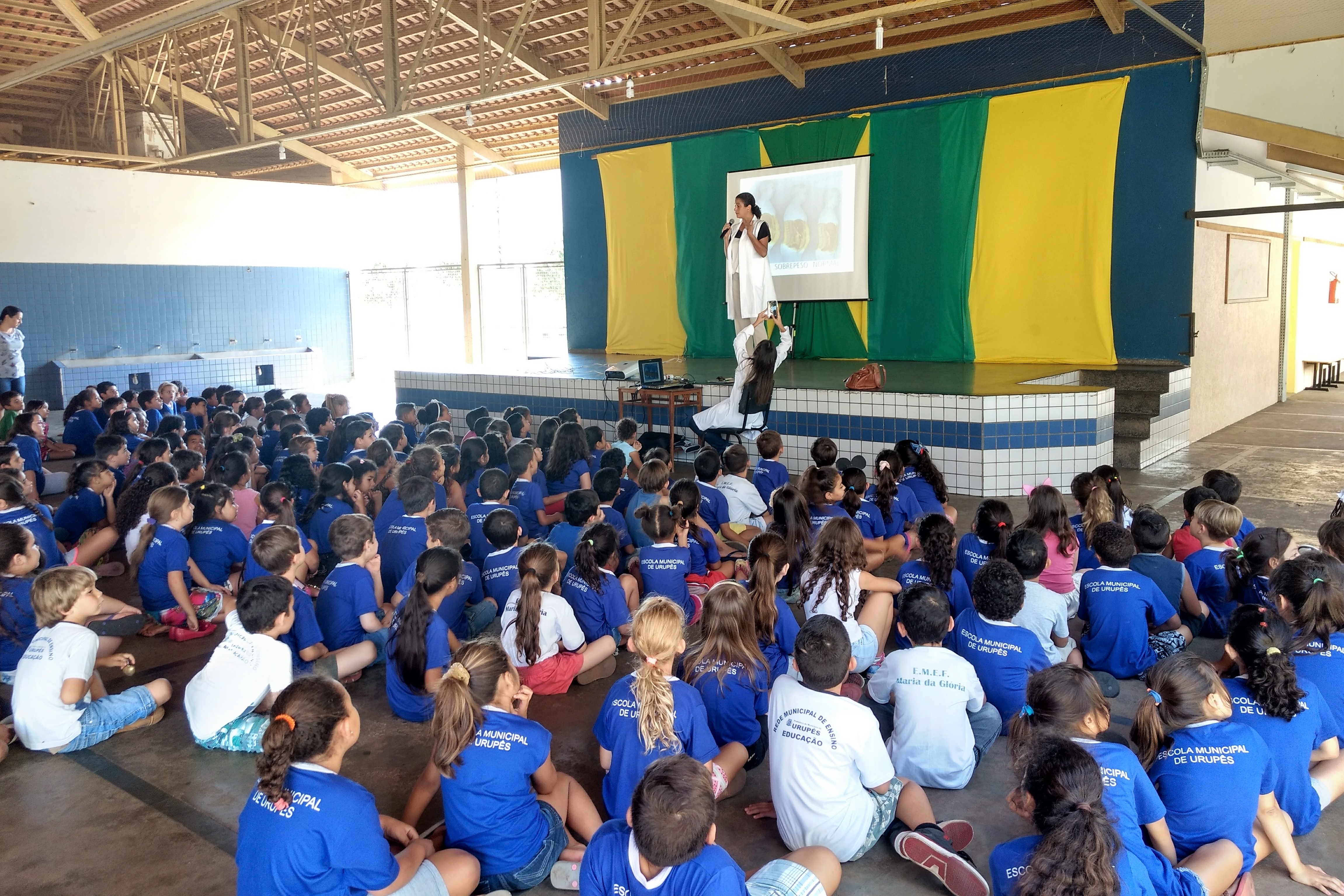 Palestra com as crianças da E.M.E.F. Maria da Glória tem a intenção de promover uma melhoria nos hábitos alimentares dos alunos.
