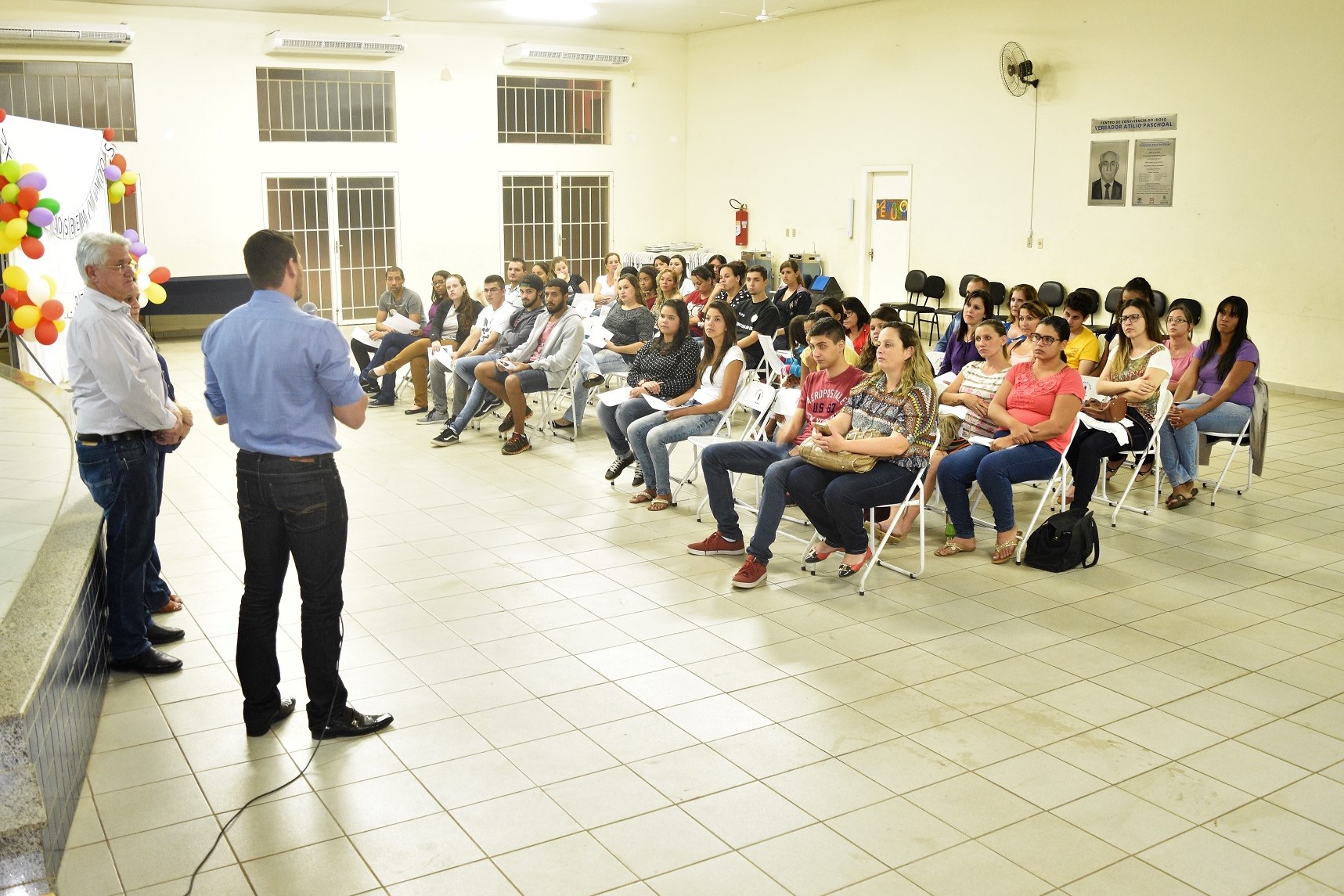 Na segunda-feira (7), alunos se reuniram para receber orientações gerais sobre os cursos.