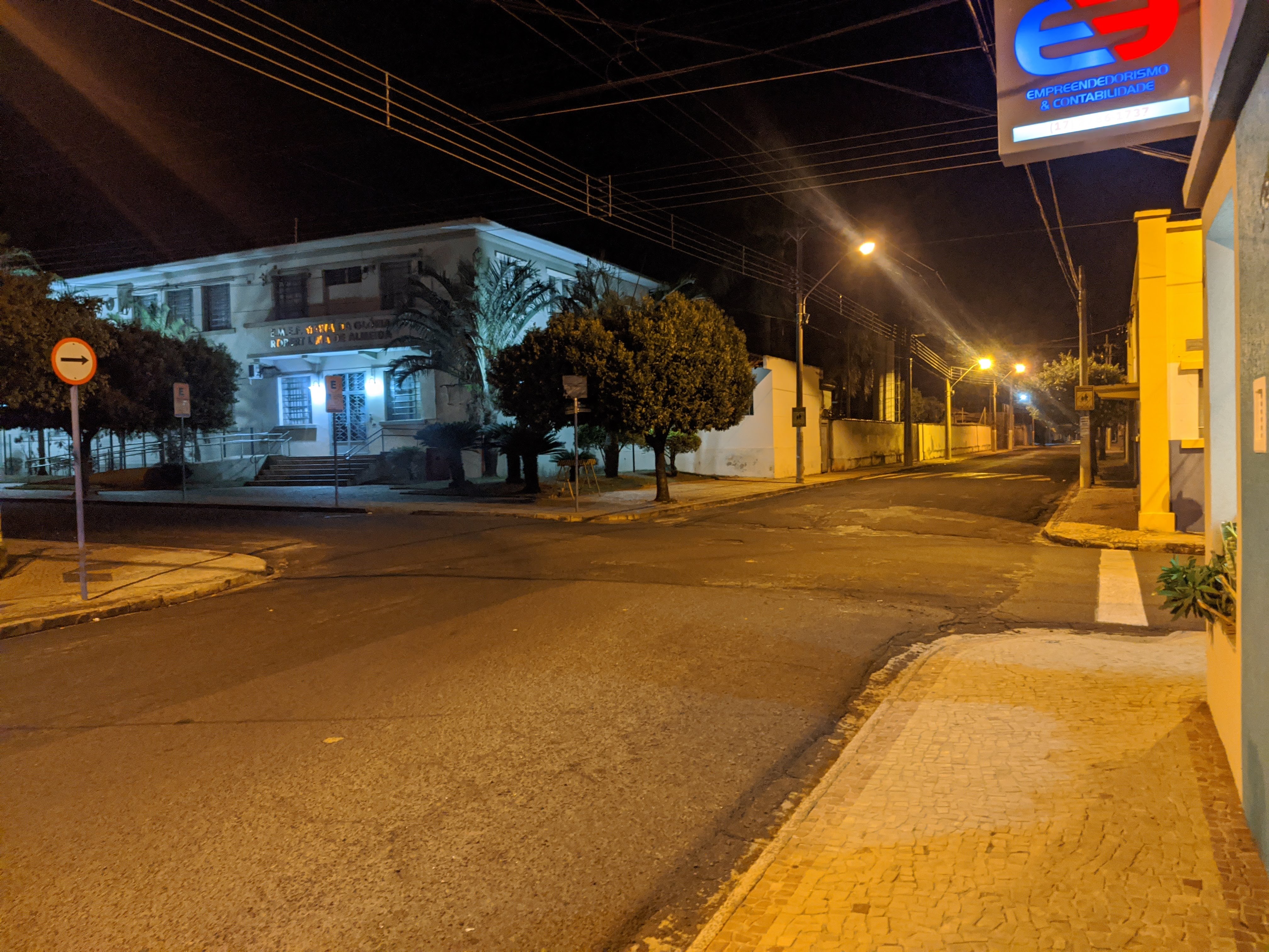 Ruas de Urupês ficaram vazias no primeiro dia de restrição total noturna. Foto: Luís Fernando da Silva / Prefeitura de Urupês