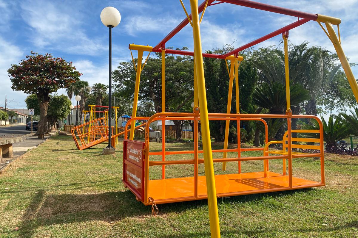 Brinquedos foram instalados no Parque dos Lagos. Fotos: Henrique Alonso Camilo / Prefeitura Municipal de Urupês.